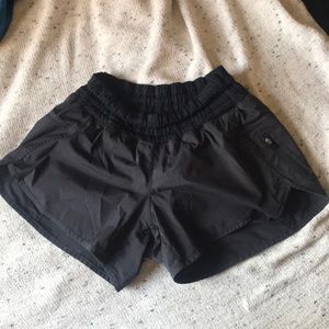 Lululemon tracker shorts